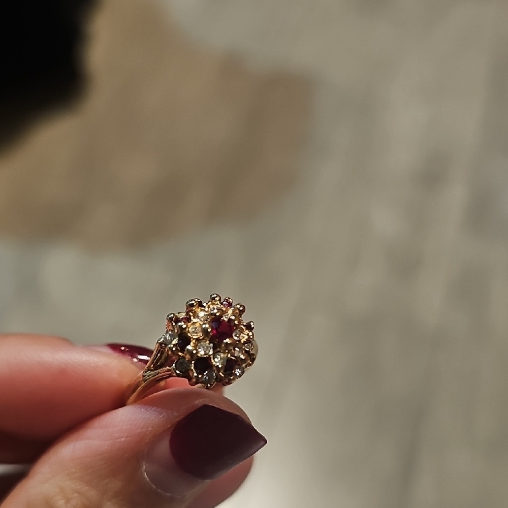 Elegant Gold Plated and Red Gemstone Ring - Picture 4 of 5